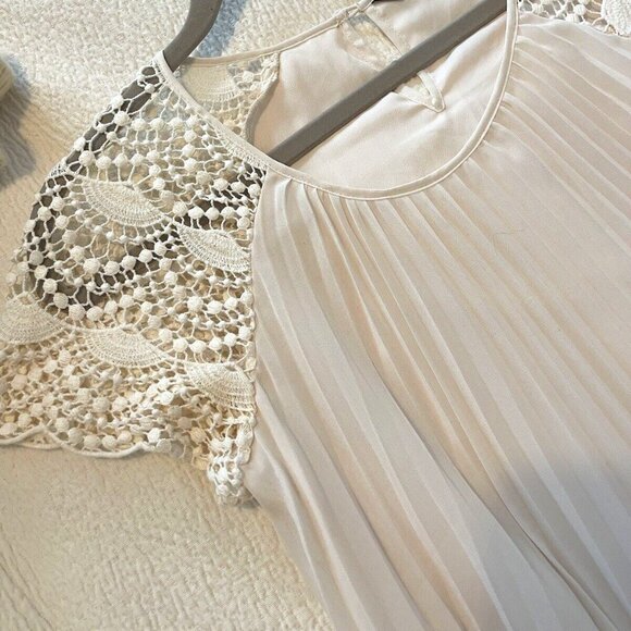 Zara Dresses & Skirts - Zara Pleated Mini Dress w Crochet Short Sleeves in Cream/White, Size XS